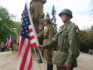 Vzpomínkový akt k 60. výročí ukončení druhé světové války. Čestná stráž vítězných mocností v dobových uniformách.