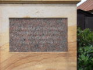 Detail desky na pravé straně pomníku.
Foto ze dne 17.5.2012
